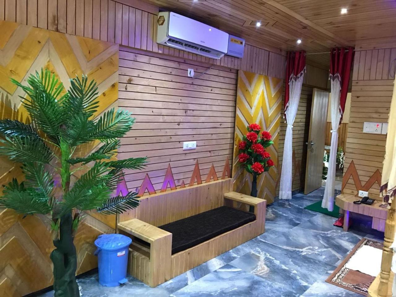Oyo 37525 Hotel Mall Palace Pithorāgarh Esterno foto