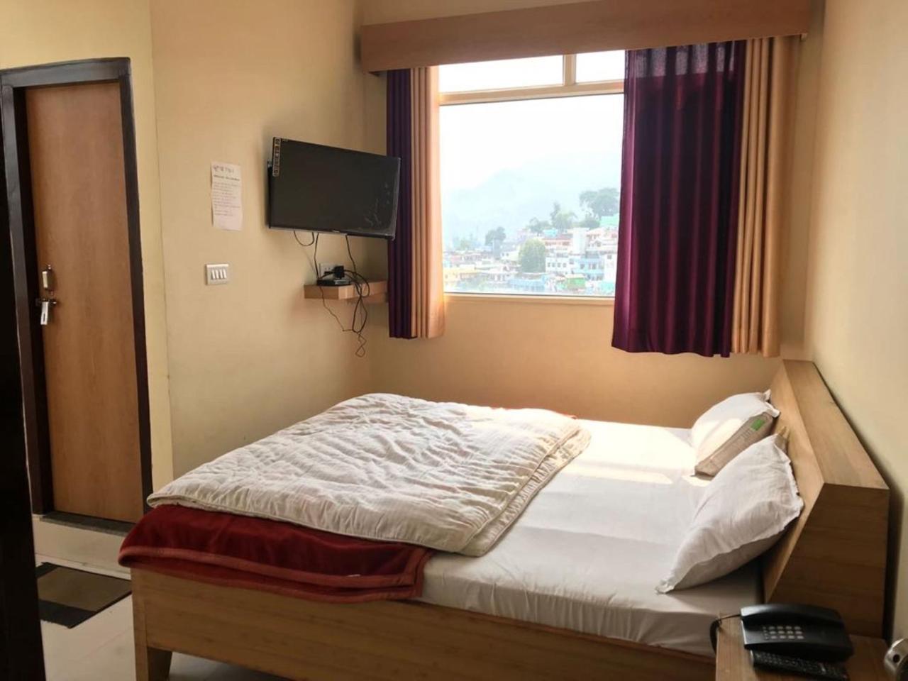 Oyo 37525 Hotel Mall Palace Pithorāgarh Esterno foto