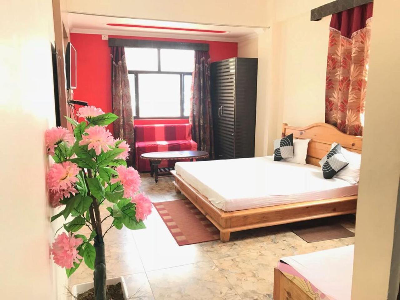 Oyo 37525 Hotel Mall Palace Pithorāgarh Esterno foto