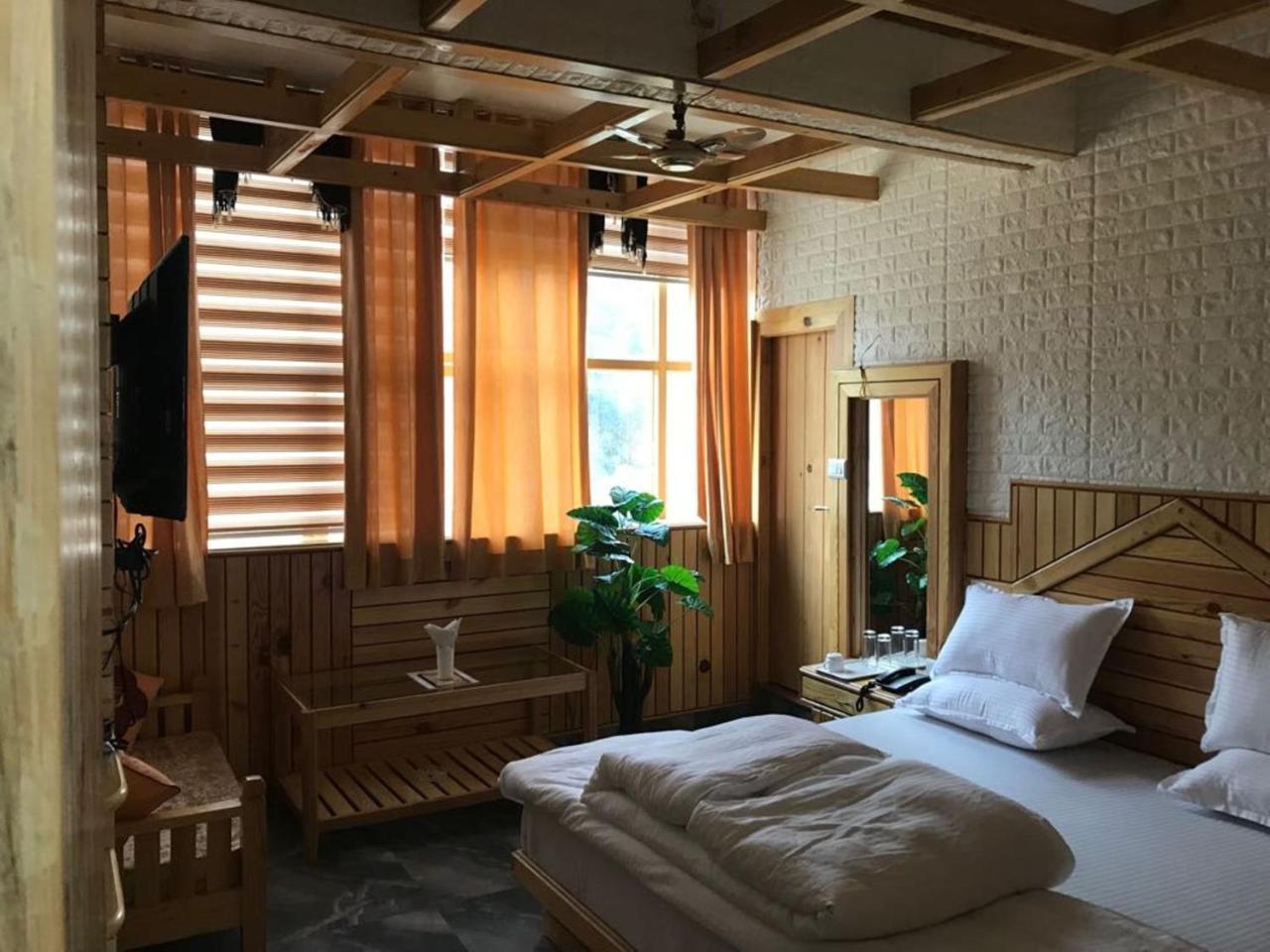 Oyo 37525 Hotel Mall Palace Pithorāgarh Esterno foto