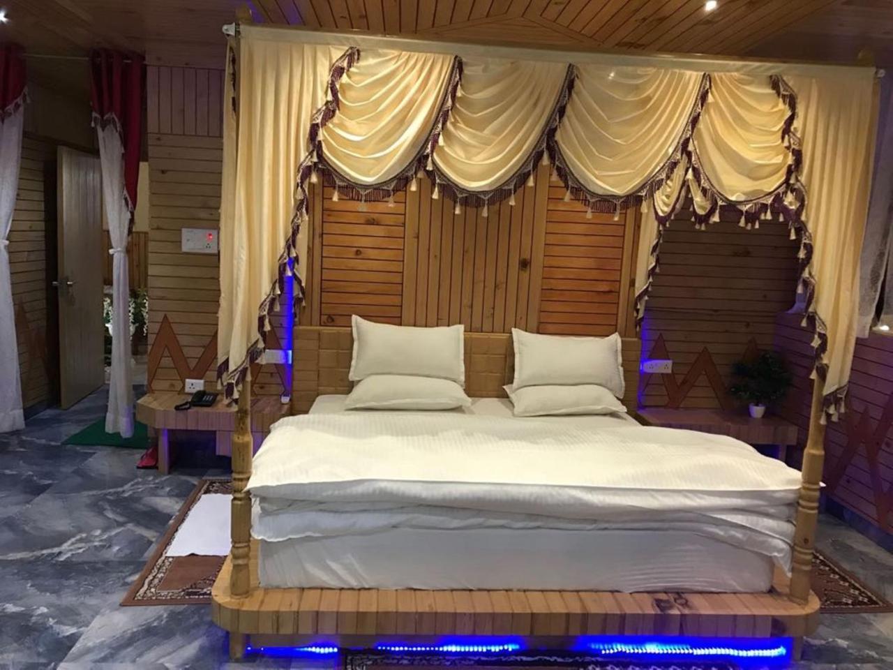 Oyo 37525 Hotel Mall Palace Pithorāgarh Esterno foto