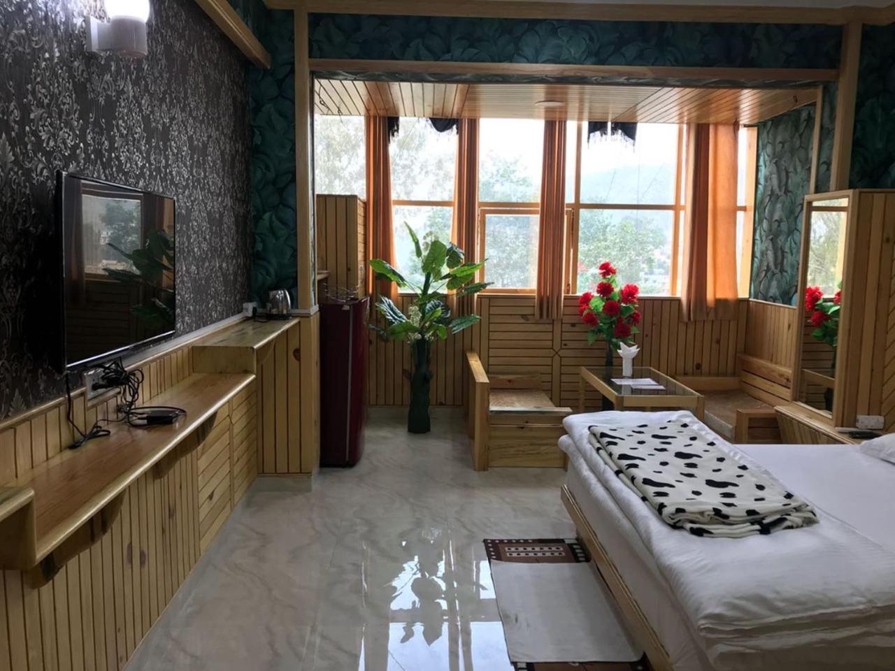 Oyo 37525 Hotel Mall Palace Pithorāgarh Esterno foto