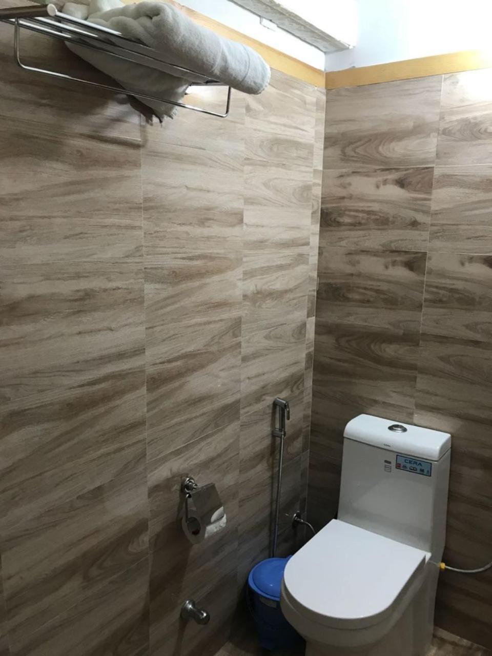 Oyo 37525 Hotel Mall Palace Pithorāgarh Esterno foto